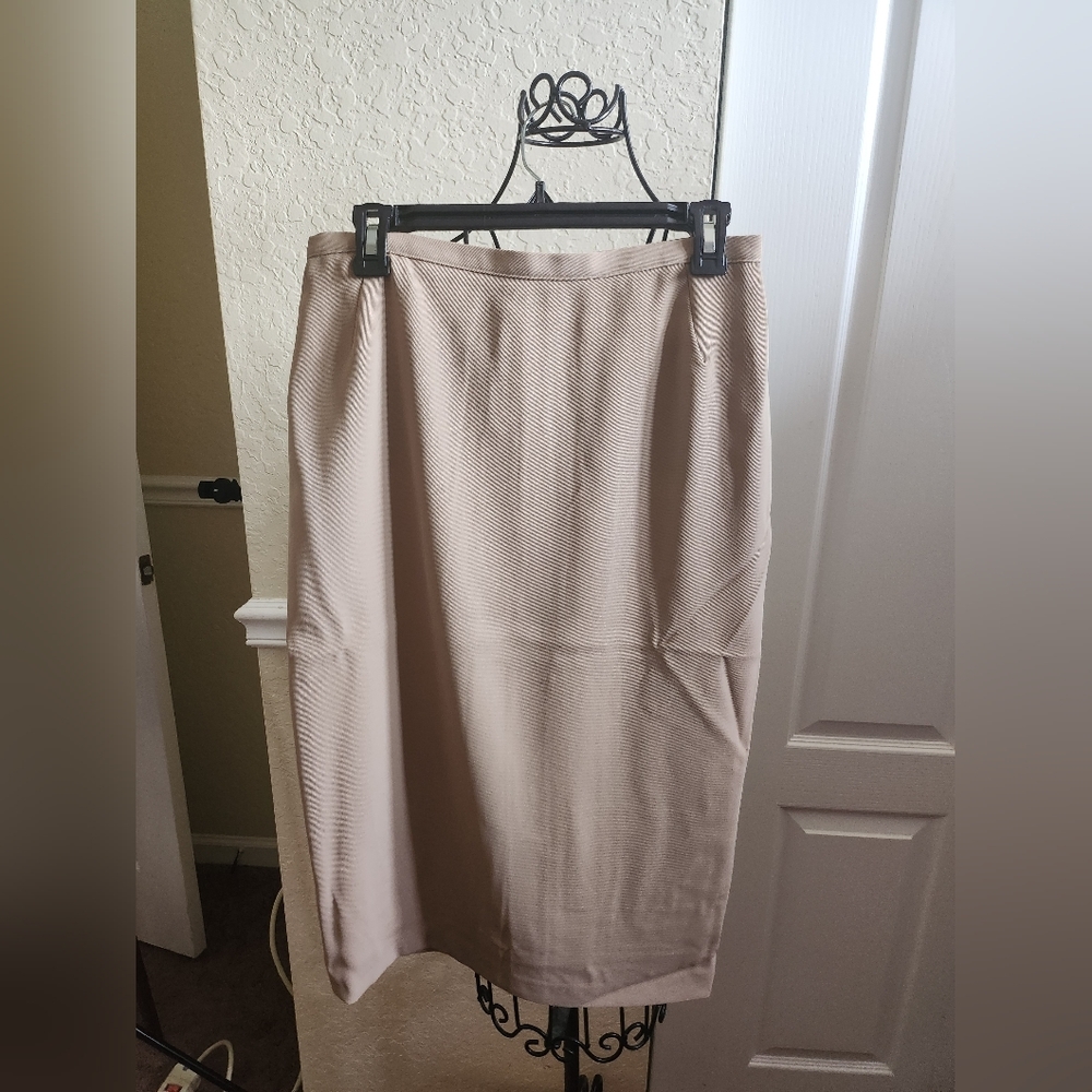 Momenti skirt size 44 made in Italy NWT